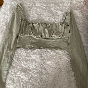 Long sleeve cropped top